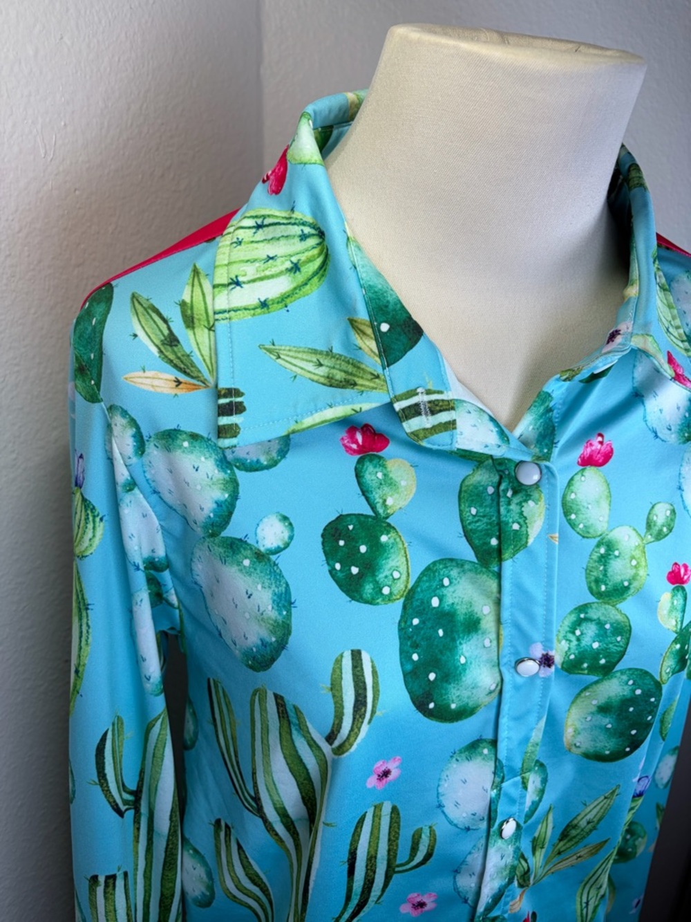 Ranch Dressn Watercolor Cactus Performance Snap Button Blouse L/S - Picture 3 of 8